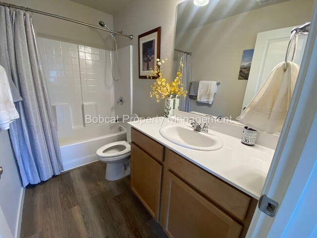 Building Photo - Nicely Furnished Townhome in Indian Hills