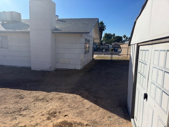 Building Photo - 3Bedroom ranch style home with large backyard