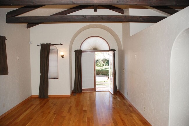 Building Photo - Newlands Manor 3 BR/2.5 Bath/2 Car Garage Custom Home