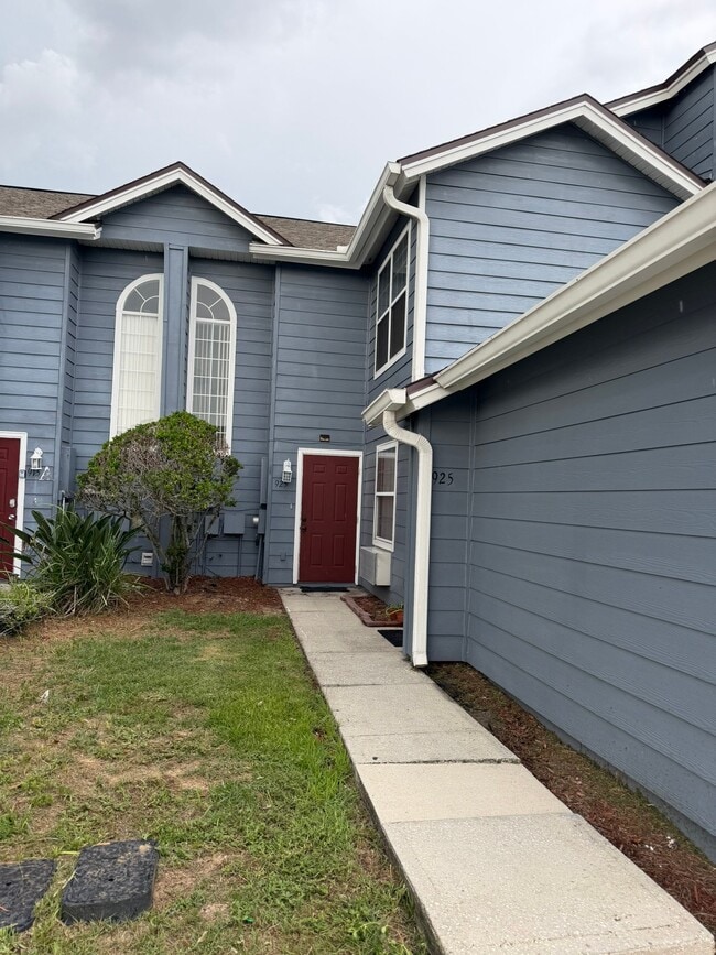 Building Photo - 925 Caribbean Dr