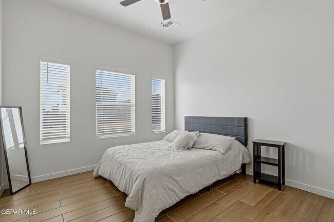 Building Photo - 244 Farnborough St