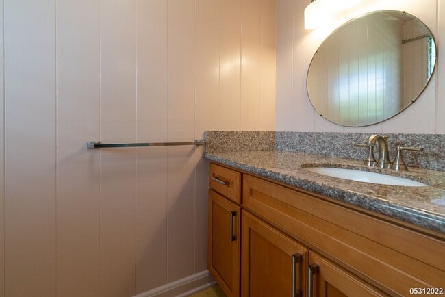 Building Photo - IMMACULATE AND CLEAN 3BR/1.5BA WITH 2 BONU...