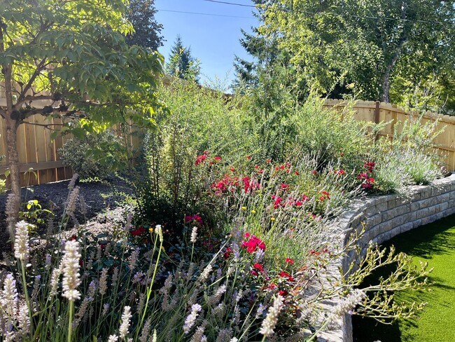 Building Photo - Bright & Spacious 3-Bedroom Home – Ideal f...