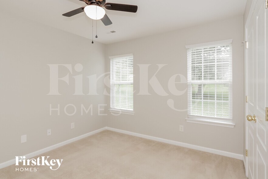 Building Photo - 109 Egerton Dr