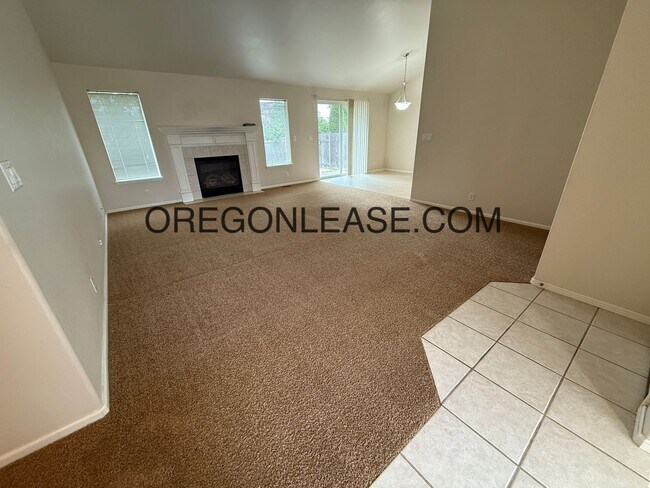 Building Photo - West Eugene 3 bedroom 2 bath home