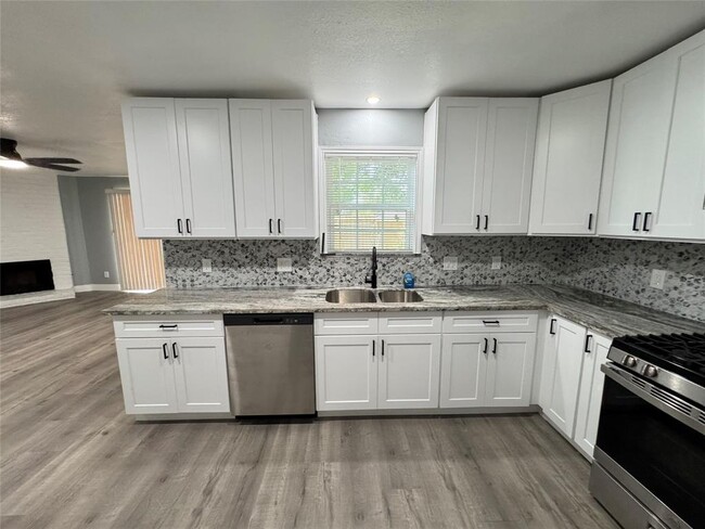 Building Photo - 4122 Dacca Dr