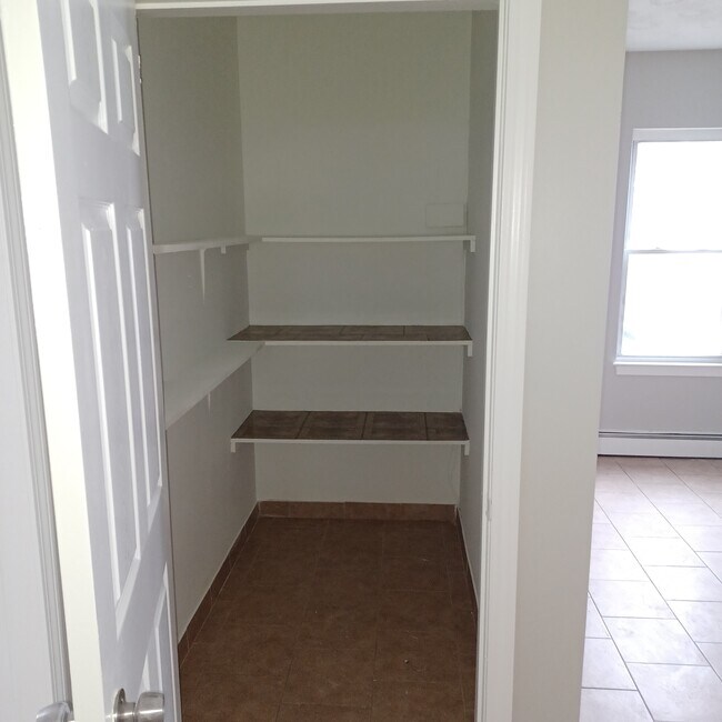 Building Photo - 117 Swan St