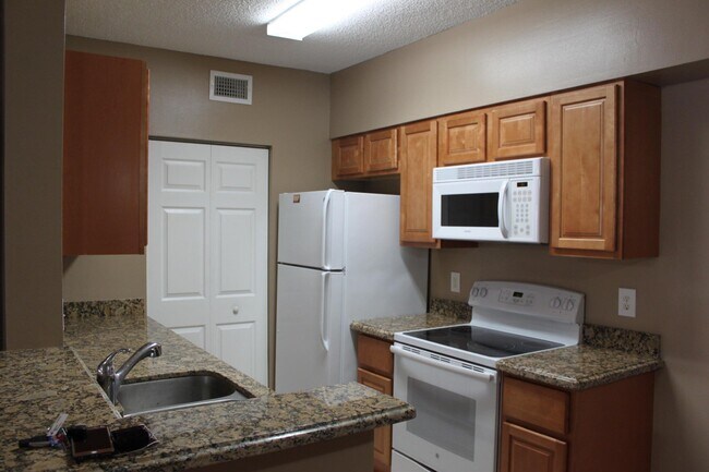 Building Photo - 10354 Fox Trail Rd S