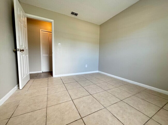 Building Photo - 2795 Lightwood St
