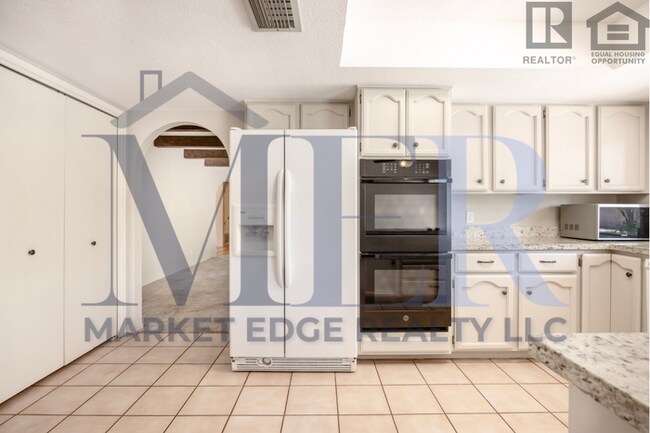 Building Photo - 4Bed/2.5Bath House at 56th/Cactus! $399 MOVE-IN SPECIAL! Move-In Ready on 04/09/2026!