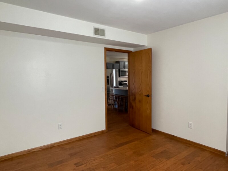 Building Photo - 1610 N Hume Ave