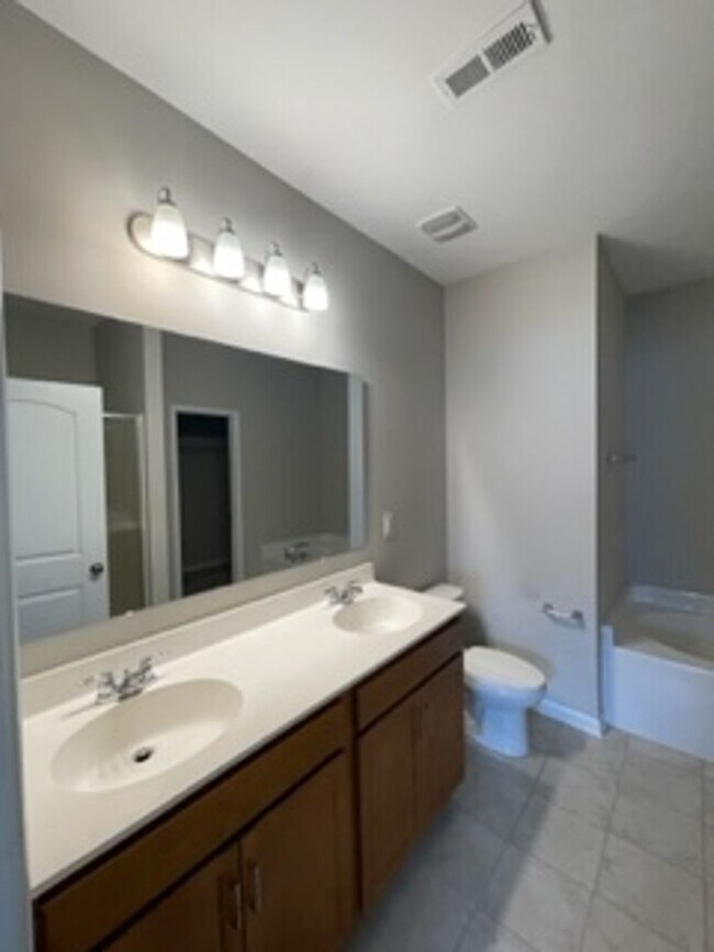 Building Photo - Coming Soon! 3 Bedroom Single Family Home