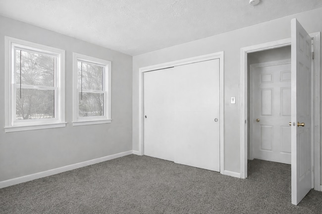 Building Photo - 2058 Mac Ct