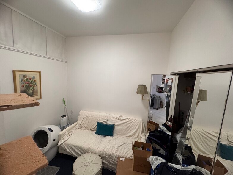 Building Photo - 48 Forest St