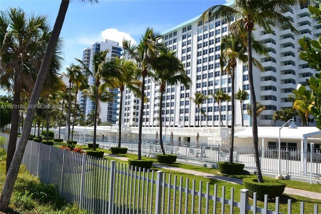 Building Photo - 2899 Collins Ave