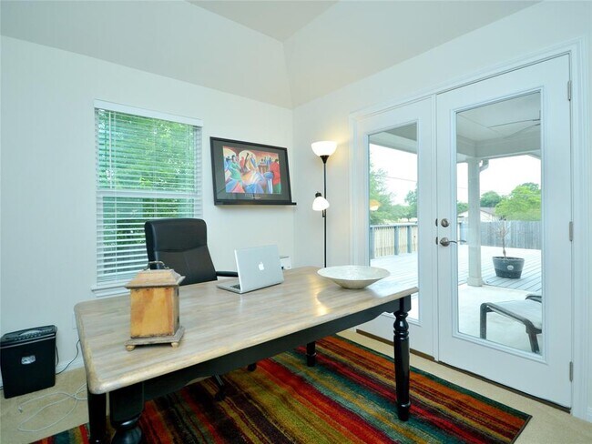 Building Photo - 219 Valley Oaks Loop