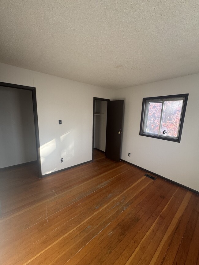 Building Photo - 3900 SE Fremont St