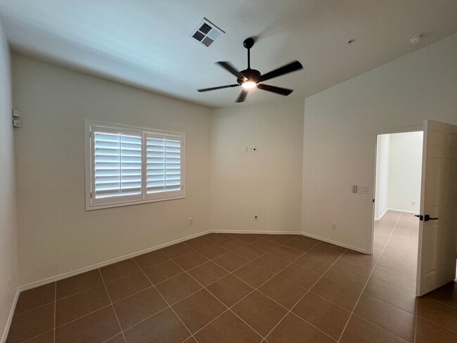 Building Photo - VERY NICE 3 BEDROOM IN DESERT SKY!