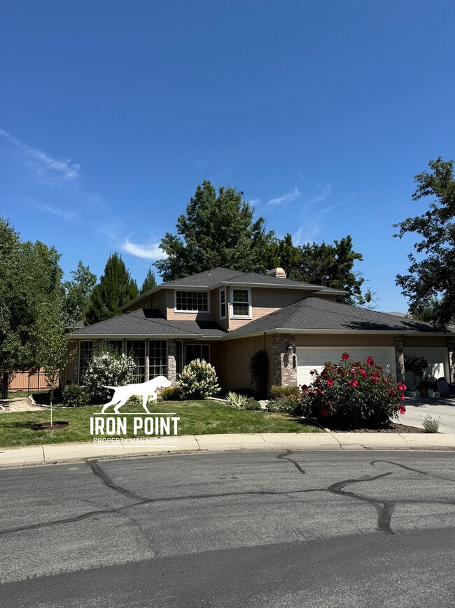 Building Photo - 4 bedroom home in East Boise, close to Bar...
