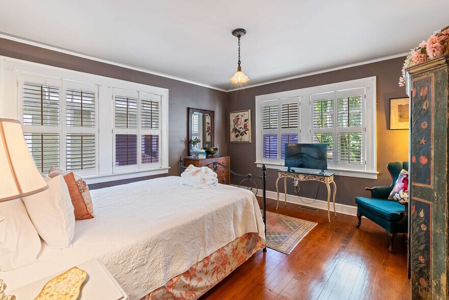 Building Photo - 1023 Crawford St