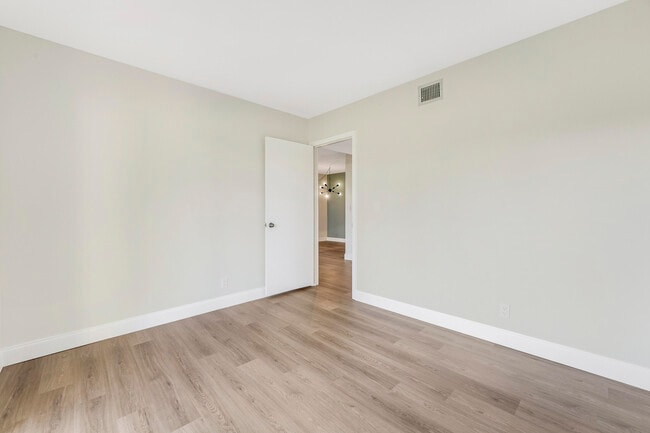 Building Photo - 6489 Chasewood Dr