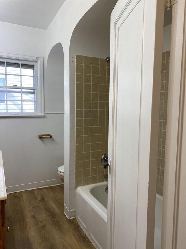 Building Photo - 2 Bed / 2 Bath Home - Close to UNC