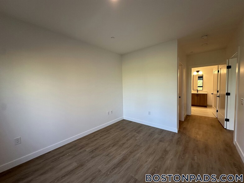 Building Photo - 199 Gardner St