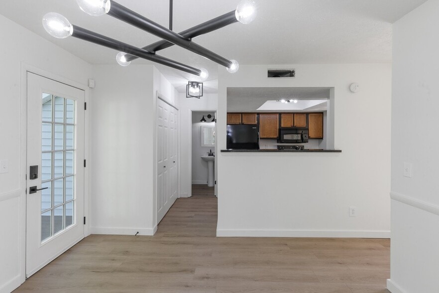 Building Photo - 5721 Brentwood Meadows Cir