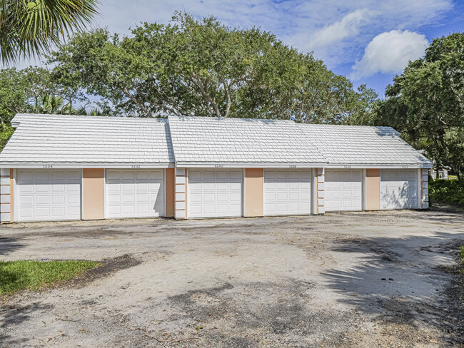 Building Photo - 1306 Coral Park Ln