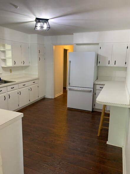 Building Photo - 1414 Cedar Terrace