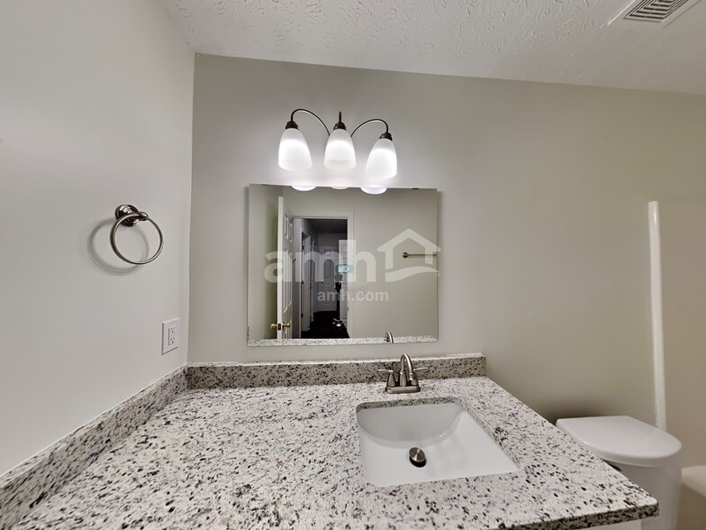 Building Photo - 2631 Abbots Glen Dr NW