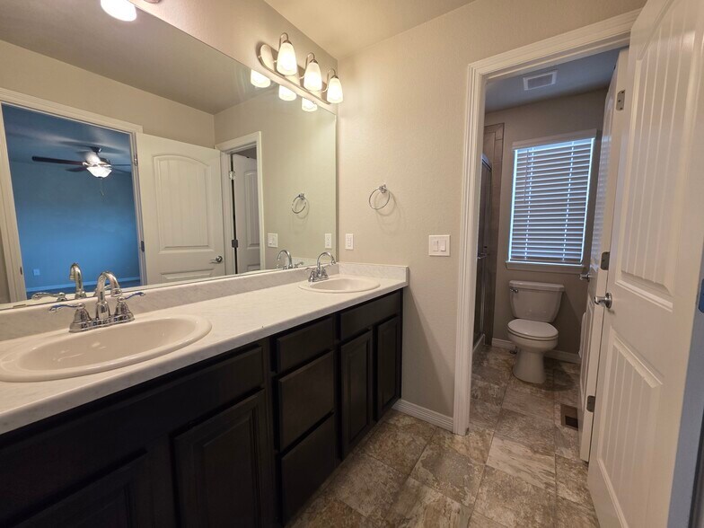 Building Photo - 6123 Nash Dr