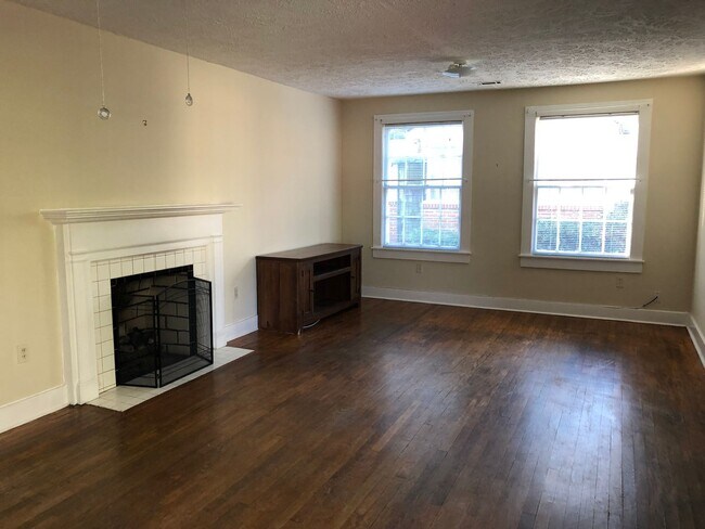 Building Photo - cute house