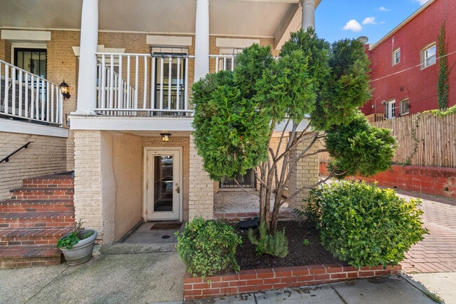 Building Photo - 1030 Fairmont St NW