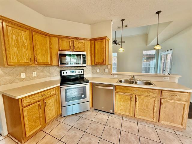 Building Photo - 3900 Braxton Ln