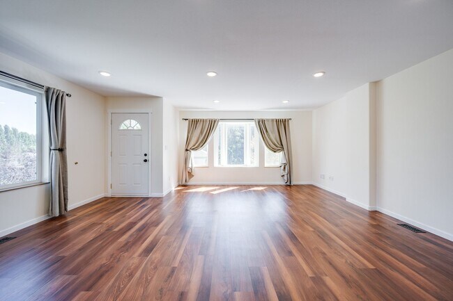 Building Photo - Townhouse Retreat on Military Hill – Moder...