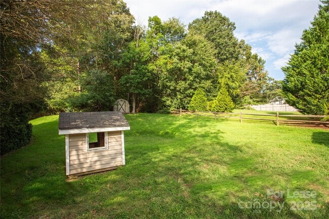 Building Photo - 322 Cottonwood Park Dr