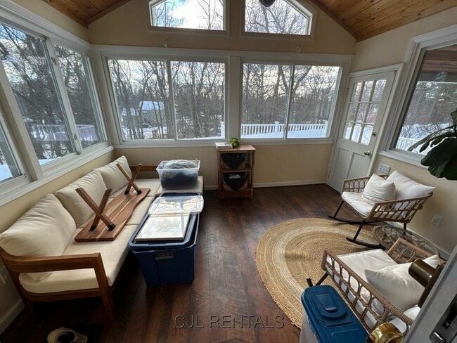 Building Photo - 41 Beaverbrook Rd