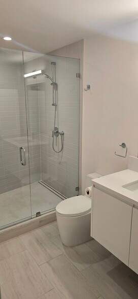 Building Photo - 5111 Ocean Front Walk