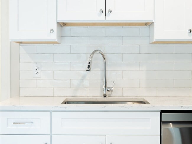 Building Photo - 5 Barracks Rd