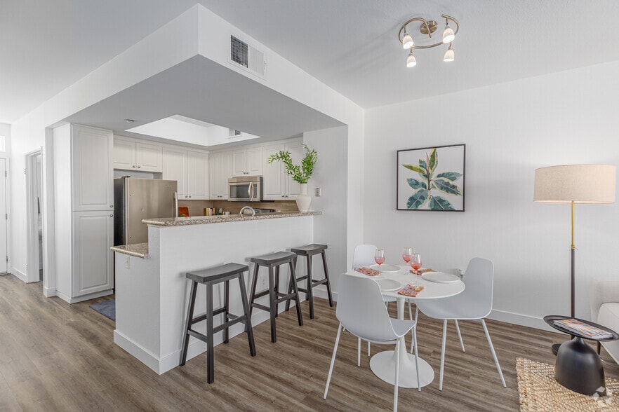 1BR, 1.5BA - 865SF - Dining Room - GEMA