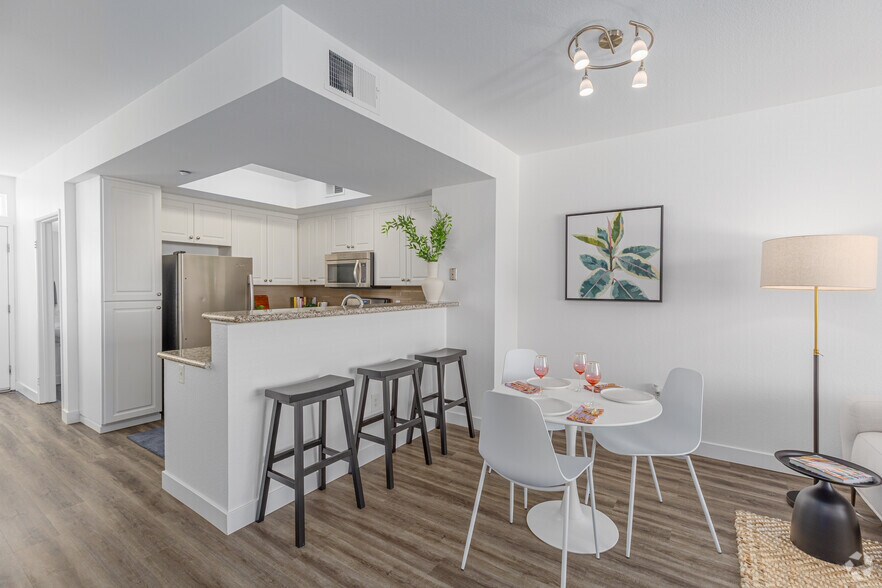 1BR, 1.5BA - 865SF - Dining Room - Gema San Diego Townhomes