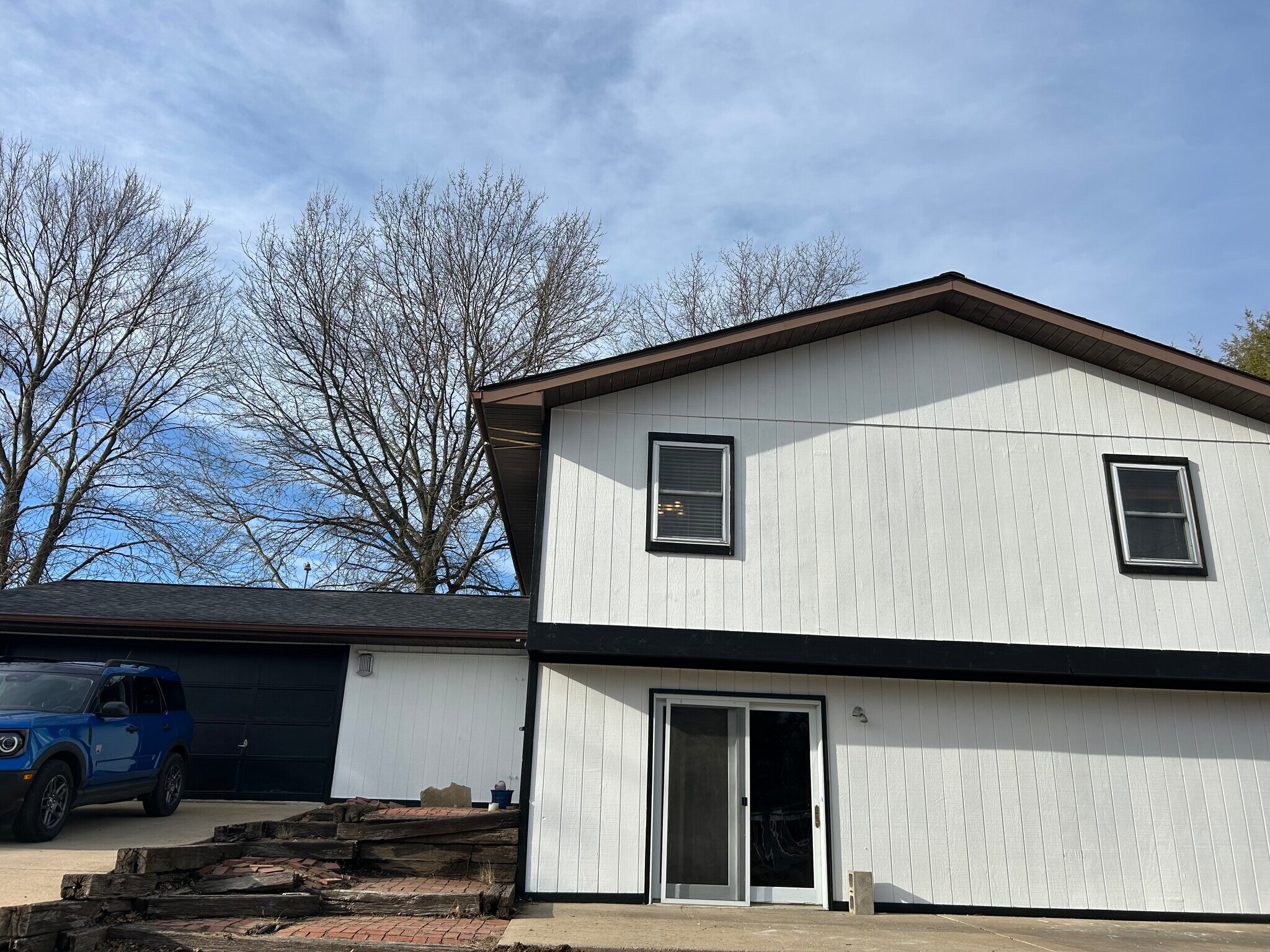 Building Photo - 725 S Belt W