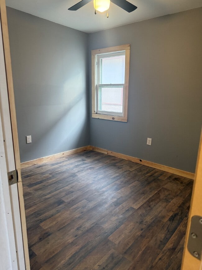 Building Photo - 208 Osborne St