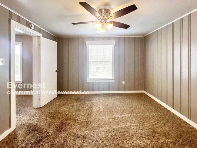 Building Photo - 3 Bed, 1 Bath Home with Great Comforts / C...