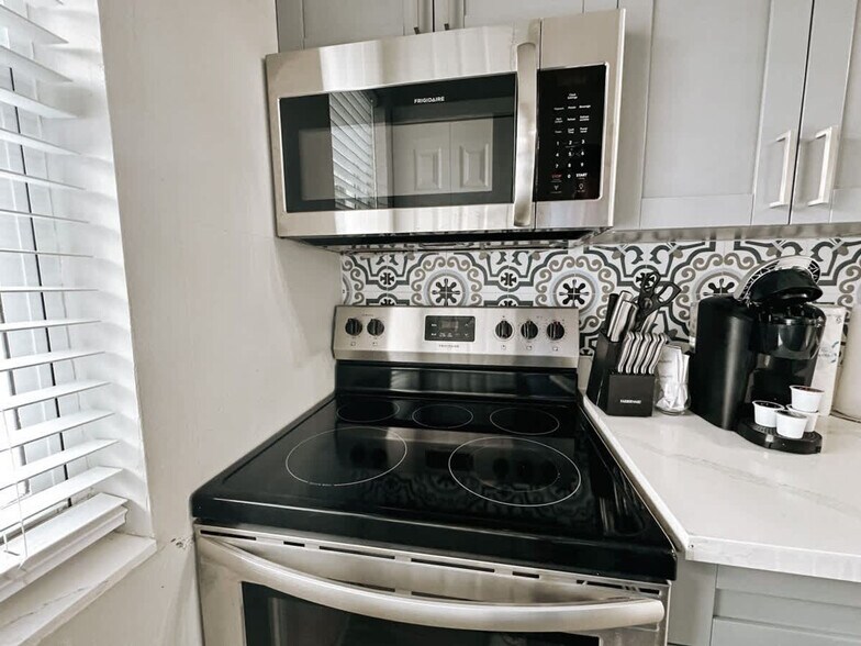 Building Photo - 50 Davie Blvd