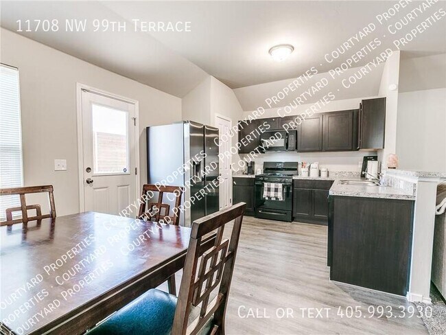 Building Photo - 11708 NW 99th Ter