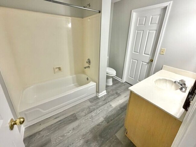 Building Photo - Cordova- 4 Bedroom 2 Bath Home-Spacious, Convenient Location