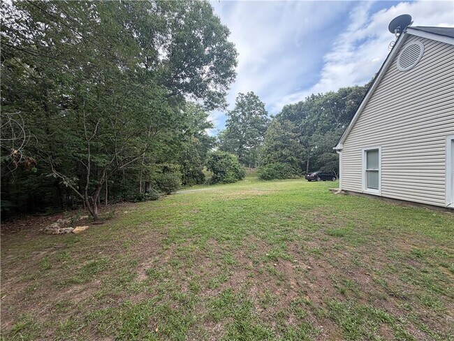 Building Photo - 1526 Lost Mountain Rd