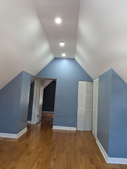 Building Photo - 4140 N Bernard St